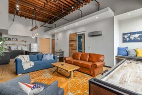 XCHNG Unit A. Downtown Luxury Loft w/ King Bed - Image 3
