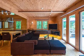 Nasu Miyagawa-tei: A high-end designer log house nestled in a forest on a highland - Image 2