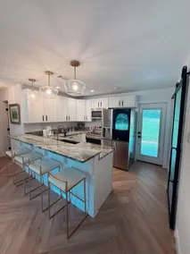 Location! Lake Cottage! In the middle of it All! - Image 4