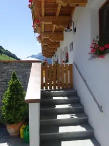Cozy attic apartment with balcony & garden - Image 5