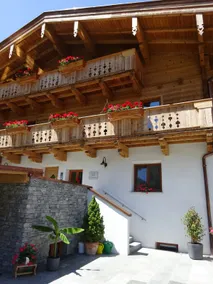 Cozy attic apartment with balcony & garden - Image 4