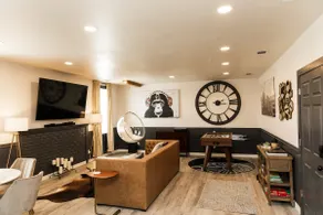 Swanky Downtown Getaway! - Image 2