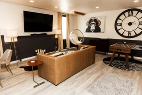 Swanky Downtown Getaway! - Image 4