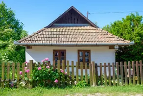 Palóc house with large covered terrace, next to Hollókő - Image 4