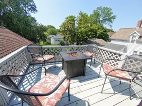 Apt. w/deck, king bed, air & close to everything - Image 2