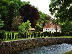 Historical Villa – Garden, Pool, BBQ, Walk to Town - Image 5