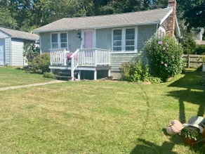Cozy Mattapoisett Cottage Footsteps to the Beach - Image 4