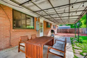 5 Bedroom House with Crib - Walk to Downtown Littleton! - Image 2