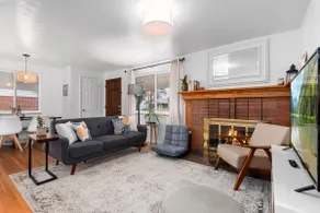 5 Bedroom House with Crib - Walk to Downtown Littleton! - Image 5