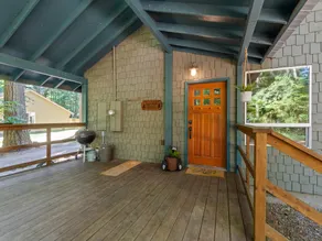 NW Chalet - Hot Tub - Dog Friendly - Dry Sauna - Image 3
