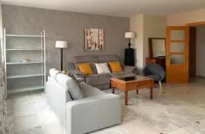 Spacious and bright apartment next to the beach - Image 2