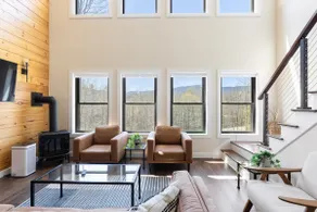 The Mountain House + Apartment - Image 2
