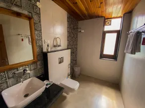 Charming Villa in Manali with Mountain Valley View - Image 4
