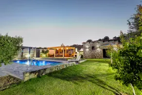 Memi Beach front Villa - Image 2