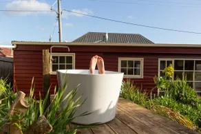 Port Cottage - Bespoke, Charming & Outdoor Bath! - Image 2