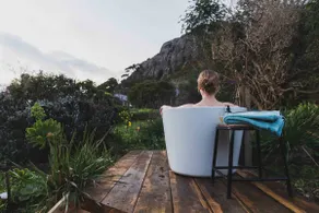 Port Cottage - Bespoke, Charming & Outdoor Bath! - Image 3
