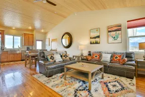 Miners Haven, 360° Views + Hot Tub! - Image 4