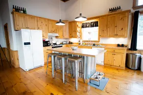 Large Loft—Walk to Breweries— Coffee Bar—King Bed - Image 4