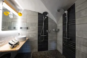 La Pré-cieuse Romantic Suite with Sauna, Jacuzzi, Spa - Image 5
