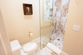 Downtown 1 BR newly renovated suite-Opal Mae - Image 5