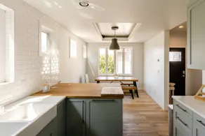 Gorgeous Home At The Center of Everything - Image 4