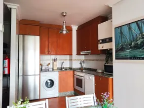 Bright and central with harbor views - Image 3