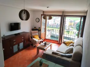 Bright and central with harbor views - Image 2