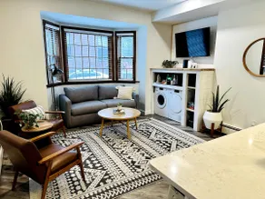 Completely remodeled 2 bedroom apartment in Portland's West End - Image 1