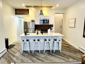Completely remodeled 2 bedroom apartment in Portland's West End - Image 3