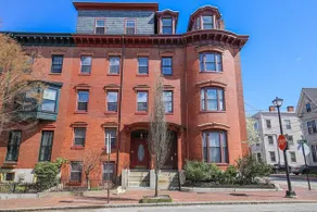 Completely remodeled 2 bedroom apartment in Portland's West End - Image 4