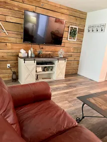 Cozy Corner 3 Bed/2 Bath Condo, No Stairs! - Image 3