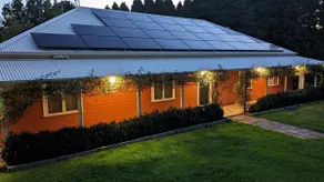 Warm, pet friendly home on large block, sleeps 9 - Image 4