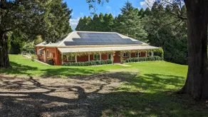Warm, pet friendly home on large block, sleeps 9 - Image 2