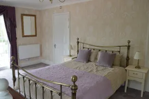 One bedroom property near beach and country walks - Image 5