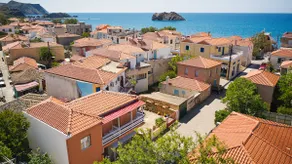 Family Ground 2BR Apartment w/ Patio • Near Beach - Image 2