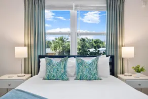 Minutes to Brickell | Downtown View | Free Parking - Image 2