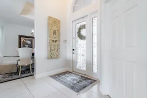 AURA PALMS - ELEGANT 5BR RETREAT WITH POOL & HOT TUB - Image 4