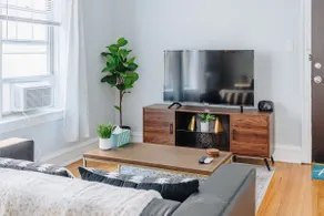 Cozy and Intimate 1BR in Lively Lincoln Square - Image 2