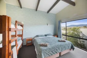 Family Studio #3 - King+Bunks - Pool & Bus Buller - Image 2