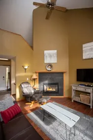 SPACIOUS TOWNHOME - SLOPE VIEWS & MANY UPGRADES! - Image 2