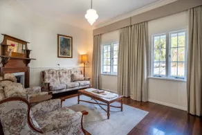 Country cottage charm with 2 king beds - Image 4