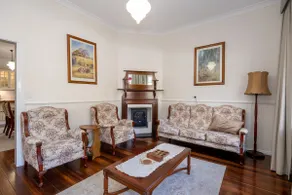 Country cottage charm with 2 king beds - Image 5