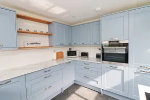 Spacious townhouse close to the harbour - Image 5