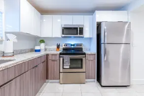 Sleeps 8! Prime Location in Central Miami - Image 4