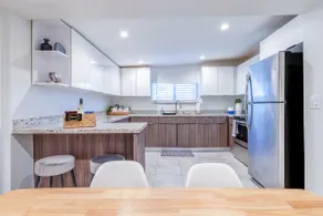 Sleeps 8! Prime Location in Central Miami - Image 3