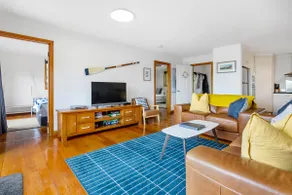 Beach House on Burgess - Image 2