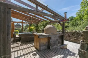 Large Country Farmhouse sleeps 12 (6 bedrooms) - Image 2