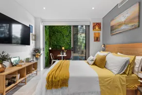 Luxury Beachside Studio - Image 2