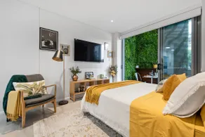 Luxury Beachside Studio - Image 4