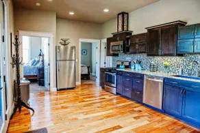 Upscale, modern, amazing view, deck and pool table - Image 4